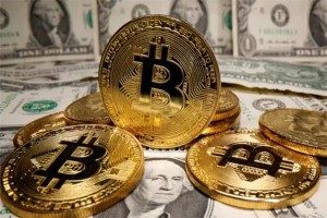 比特币暴跌超8万人爆，数字货币市场动荡引发投资者恐慌